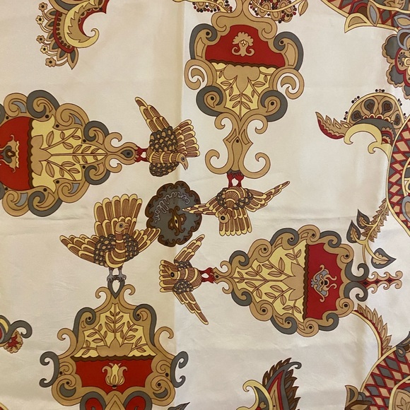 Hermès silk scarf, cream with red border. 36 x 36. - Picture 5 of 16